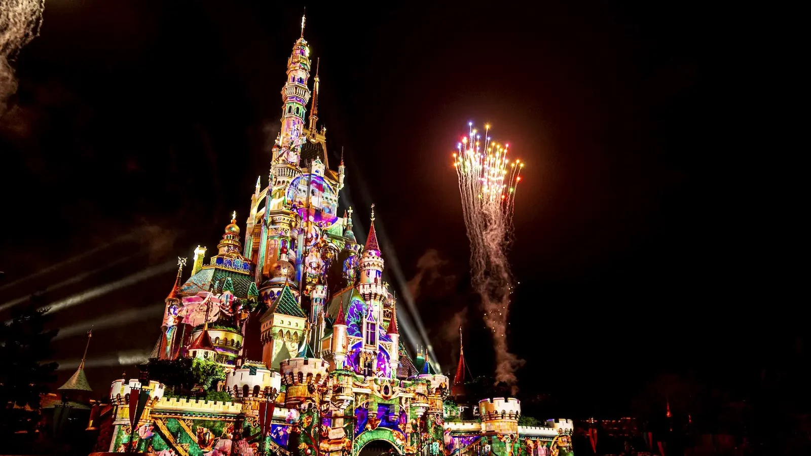 Hong Kong Disneyland’s A Disney Christmas runs from November 20 to January 3